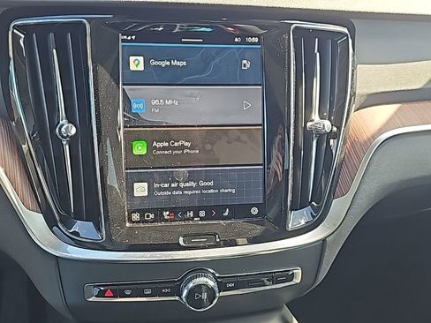 Used 2025 Volvo V60 B5 Cross Country Plus image 5