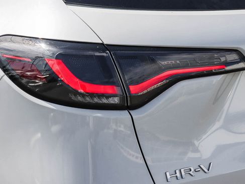 Used 2024 Honda HR-V Sport image 11