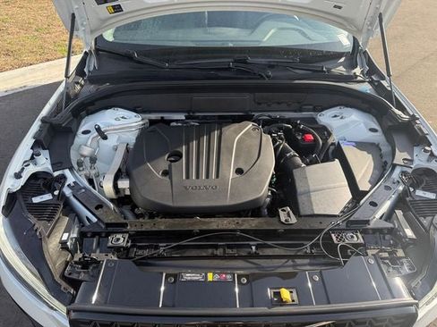 Used 2025 Volvo XC60 B5 Plus image 13