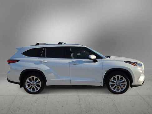 Used 2022 Toyota Highlander Limited AWD/4WD image 9