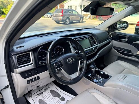 Used 2018 Toyota Highlander XLE FWD image 22