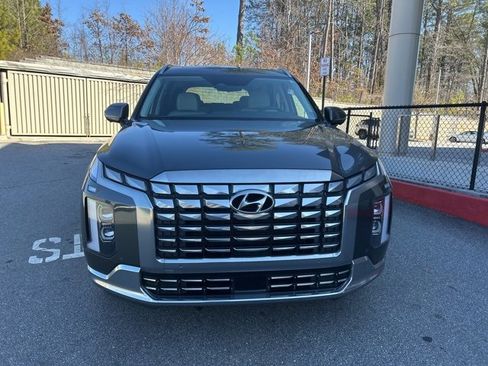 Used 2023 Hyundai Palisade Calligraphy image 2