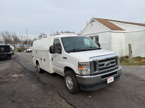 Used 2022 Ford E-350 and Econoline 350 Super Duty w/ Power Windows & Locks Group image 8