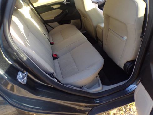 Used 2017 Ford Focus SE image 9