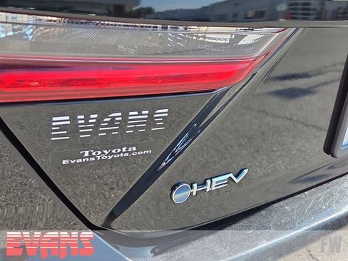Used 2025 Toyota Camry SE FWD image 4