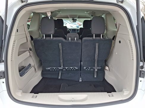 Used 2024 Chrysler Voyager LX image 28