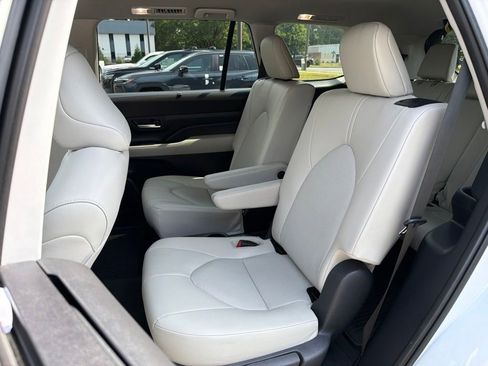 Used 2024 Toyota Grand Highlander AWD Hybrid image 19