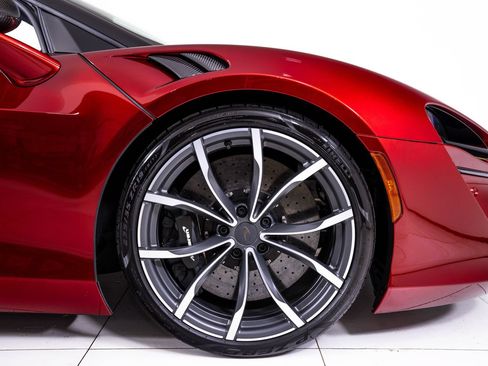 Used 2025 McLaren Artura Spider RWD image 21