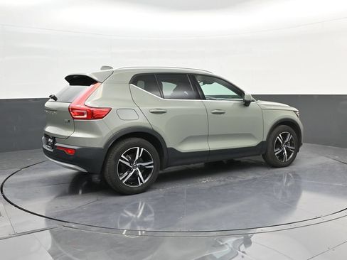 Used 2023 Volvo XC40 B5 Plus AWD/4WD image 8