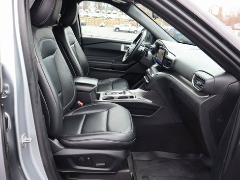 Used 2020 Ford Explorer XLT w/ Equipment Group 202A image 20