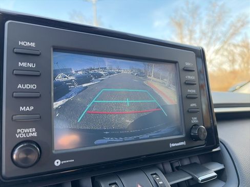 Used 2021 Toyota RAV4 XLE Premium image 16