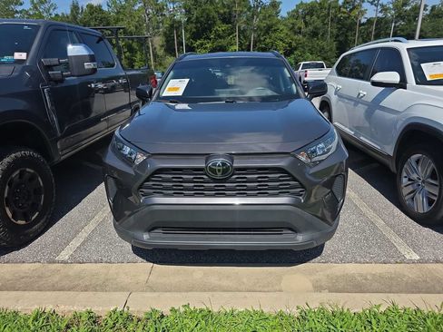 Used 2021 Toyota RAV4 LE FWD image 2