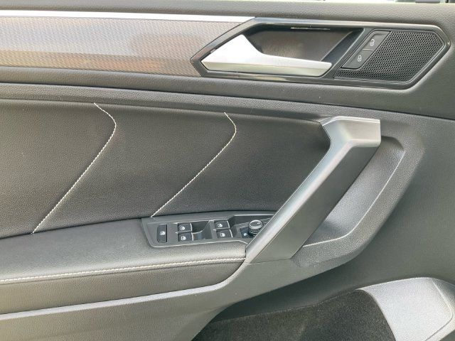 Certified 2023 Volkswagen Tiguan SE R-Line AWD/4WD image 10