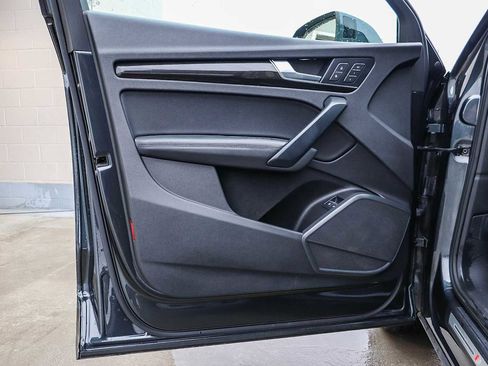 Used 2020 Audi Q5 e Premium Plus w/ Premium Plus Package image 30