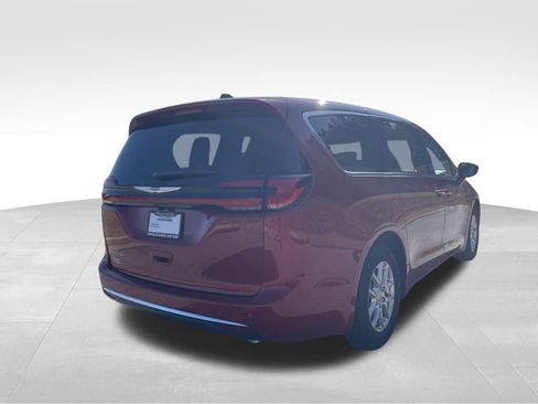 New 2026 Chrysler Pacifica Select image 5