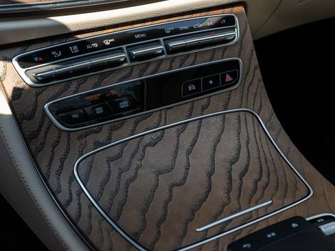 Used 2022 Mercedes-Benz E 350 4MATIC Sedan image 22