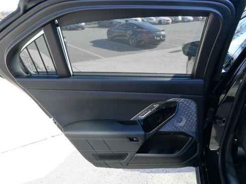 Used 2023 BMW 760i xDrive w/ Executive Package image 38