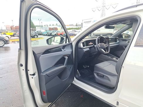 New 2026 Volkswagen Tiguan SE R-Line image 11