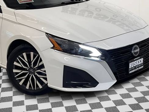Used 2025 Nissan Altima 2.5 SV FWD image 27