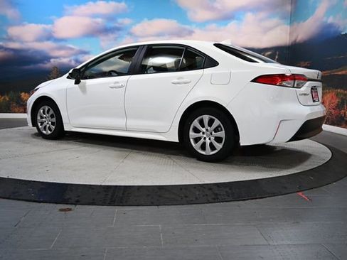 Used 2023 Toyota Corolla LE image 6