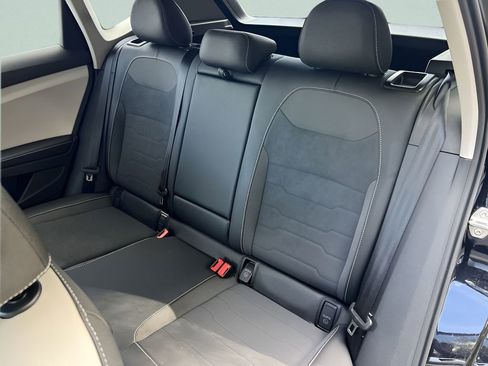 Used 2025 Volkswagen Taos SE image 23