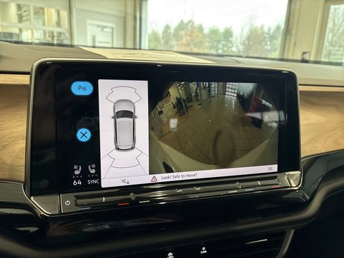 Certified 2024 Volkswagen Atlas SE image 33