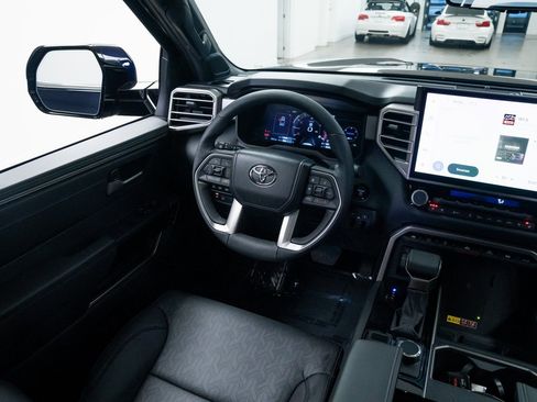 Used 2025 Toyota Tundra Limited AWD/4WD image 9