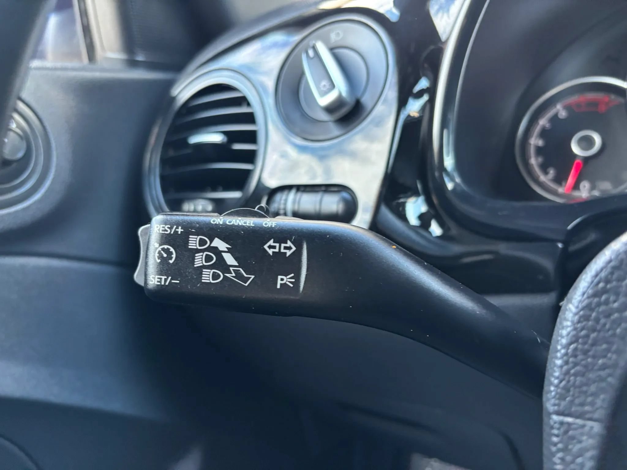 Used 2018 Volkswagen Beetle 2.0T S FWD image 21