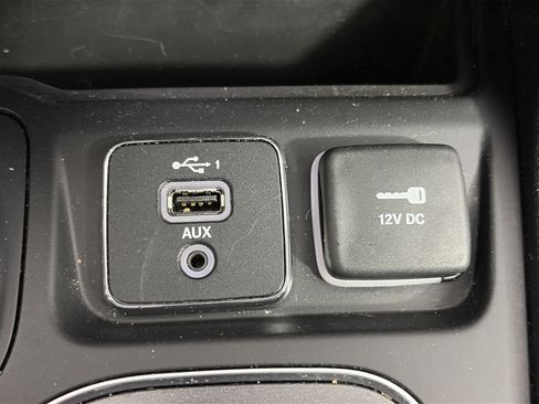 Used 2020 Jeep Cherokee Trailhawk AWD/4WD image 20