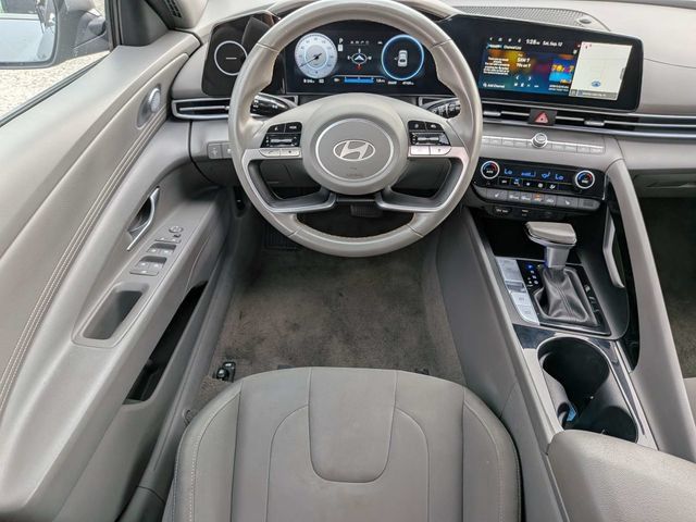 Used 2025 Hyundai Elantra SEL FWD image 14