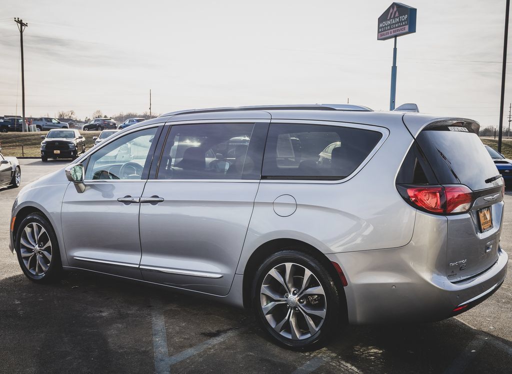 Used 2020 Chrysler Pacifica Limited FWD image 21