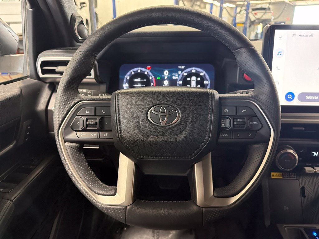 Used 2025 Toyota 4Runner TRD Off-Road Premium AWD/4WD image 18