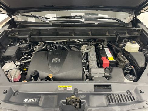 Used 2022 Toyota Highlander LE AWD/4WD image 16