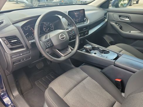 Used 2025 Nissan Rogue SV FWD image 15