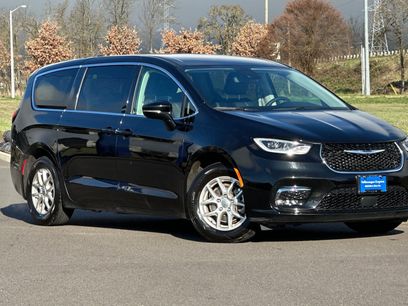 Used 2024 Chrysler Pacifica Touring-L