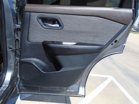 Used 2023 Nissan Rogue SV image 26