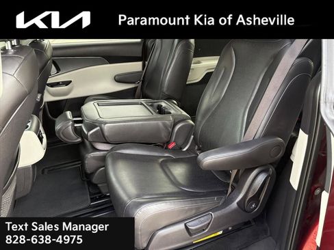 Used 2024 Kia Carnival LX image 20