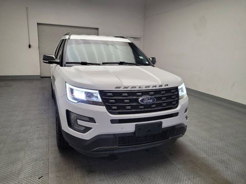Used 2017 Ford Explorer XLT w/ Equipment Group 202A FWD image 14