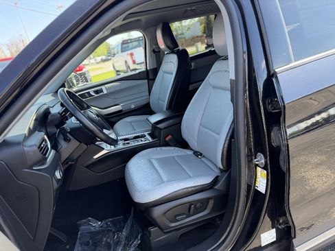 Certified 2021 Ford Explorer XLT w/ Equipment Group 202A AWD/4WD image 13