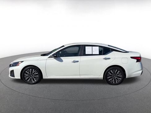 Used 2025 Nissan Altima 2.5 SV FWD image 8