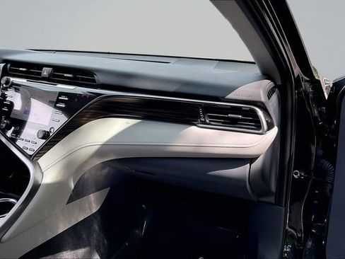 Used 2020 Toyota Camry XLE w/ Carpet Mat Package FWD image 18