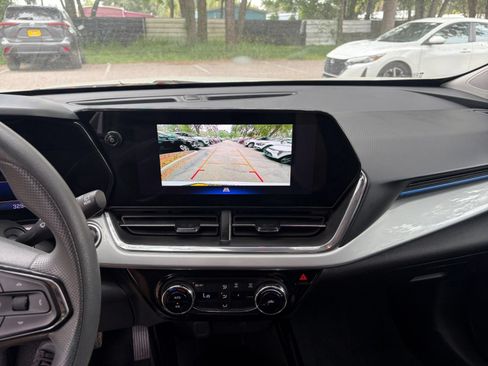 Used 2025 Chevrolet Trax LT FWD image 22