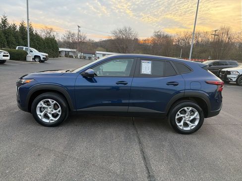 Used 2024 Chevrolet Trax LS w/ LS Convenience Package image 2