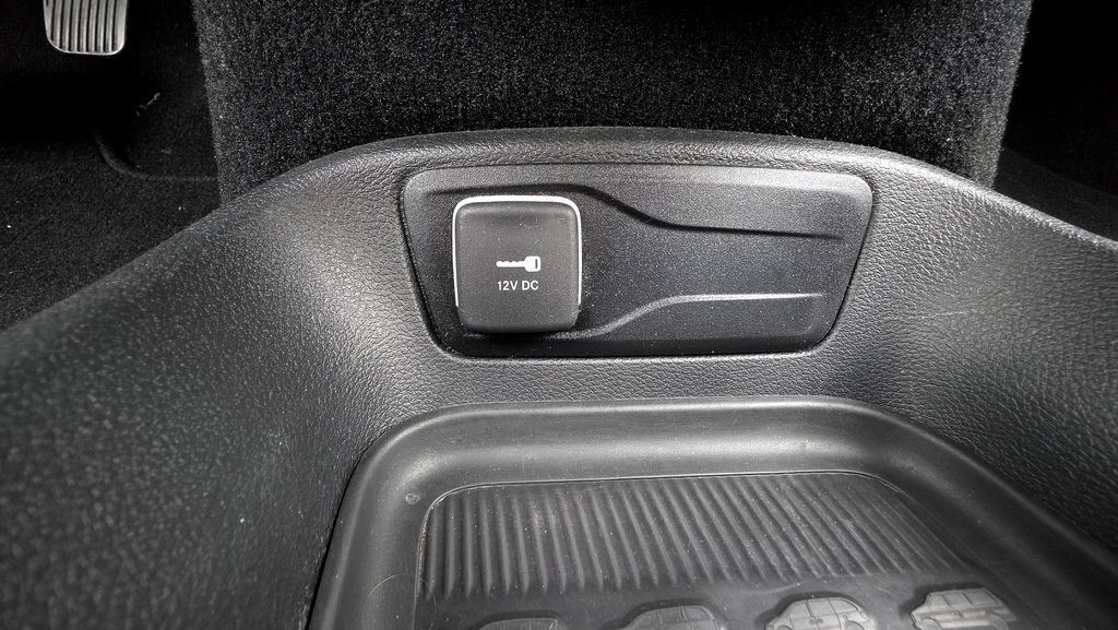 Used 2025 Chrysler Pacifica Select FWD image 34