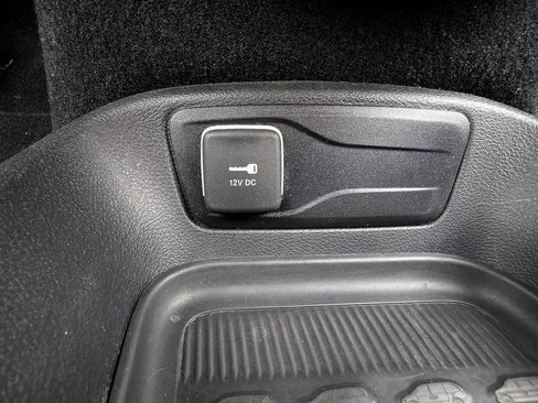 Used 2025 Chrysler Pacifica Select FWD image 34