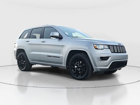 Used 2019 Jeep Grand Cherokee Altitude image 3