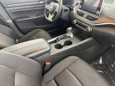 Used 2025 Nissan Altima 2.5 SV FWD image 26