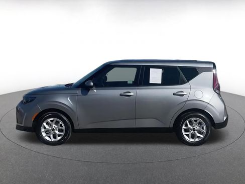 Used 2025 Kia Soul LX w/ LX Technology Package FWD image 9