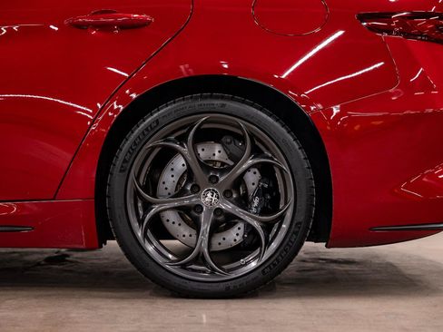 Used 2018 Alfa Romeo Giulia Quadrifoglio RWD image 24