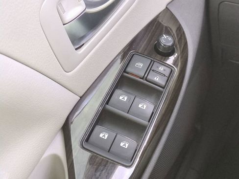 Used 2020 Toyota Sienna Limited image 25